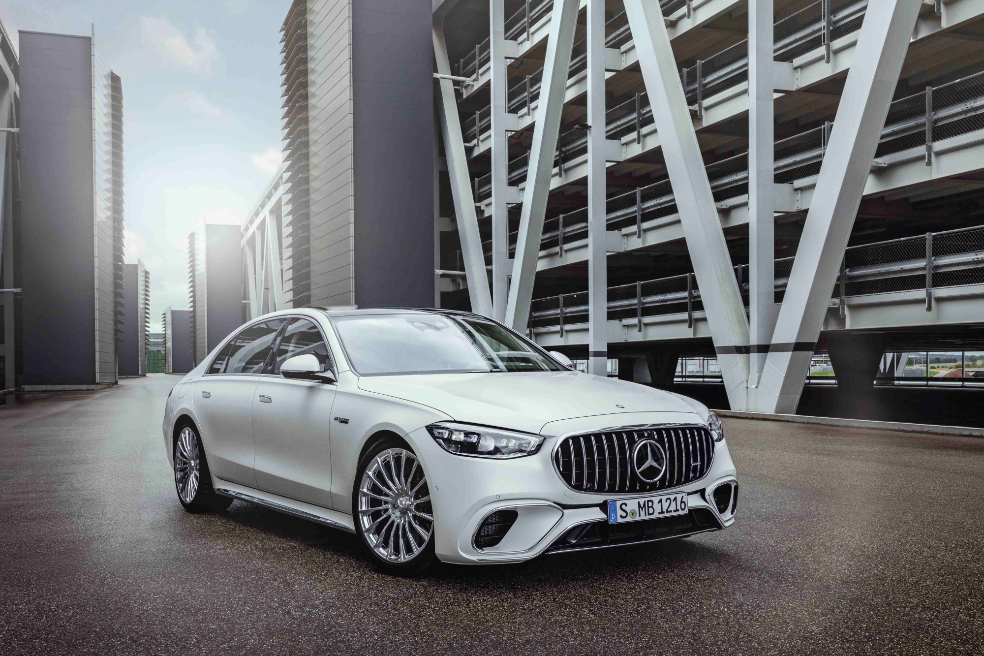 최고출력 802마력의 역대급 S클래스, 메르세데스 AMG S63E 퍼포먼스 출시